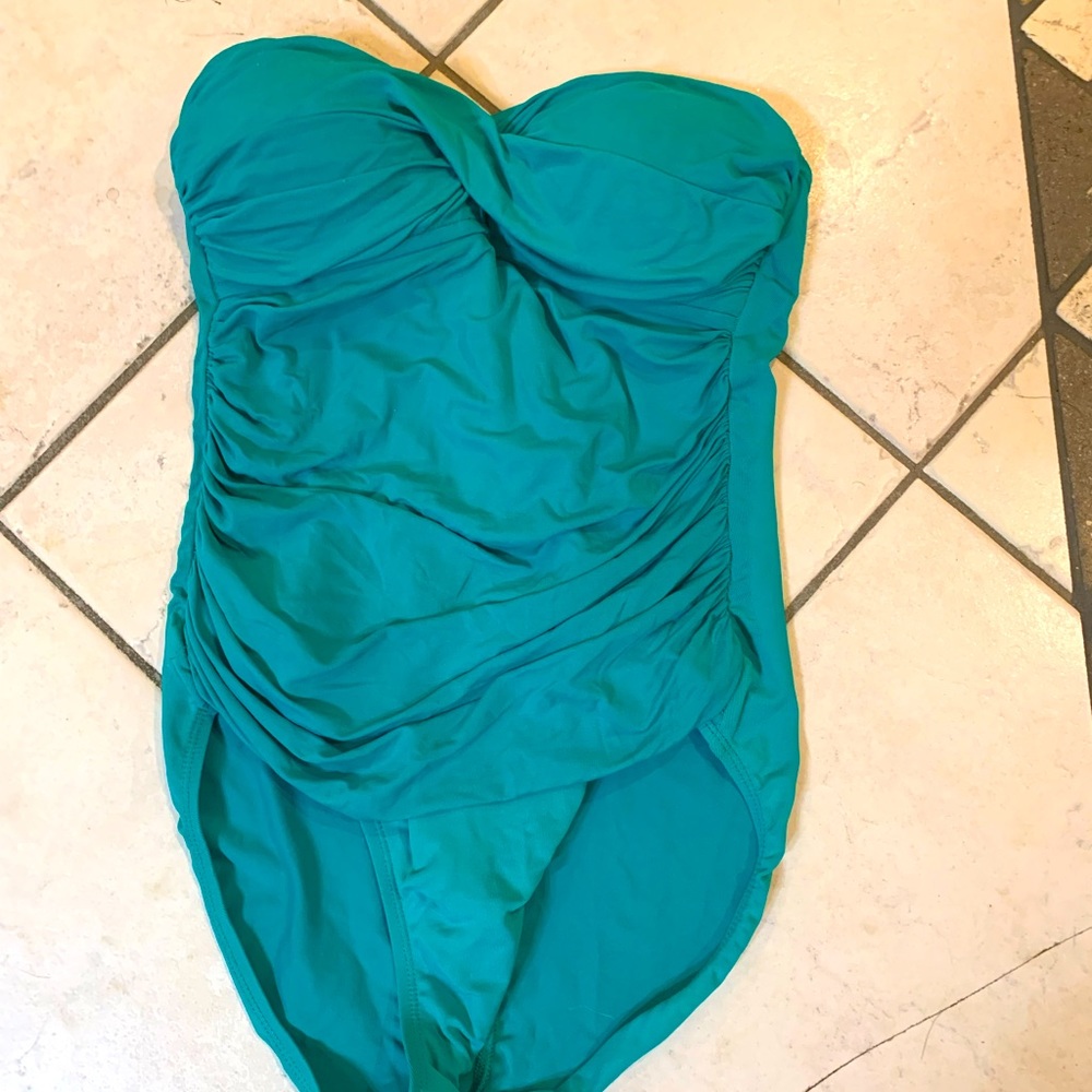 La Blanca teal size 6 strapless bathing suite